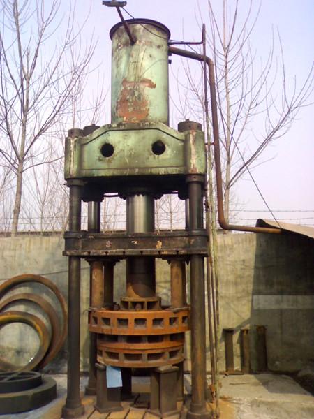 1000吨油压机-生产设备-河南省巨强封头制造